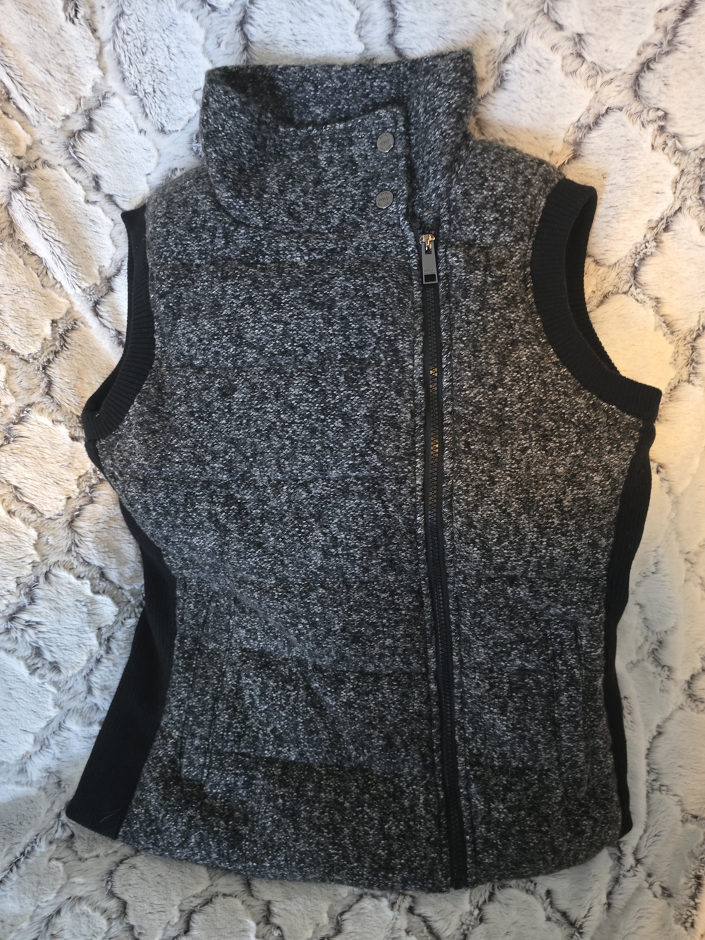 Chic Marc New York Women's Quilted Grey Sleeveless Puffer Sweater Vest M EUC